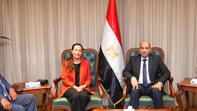  1100 فرصة عمل جديدة داخل مجموعة النساجون الشرقيون