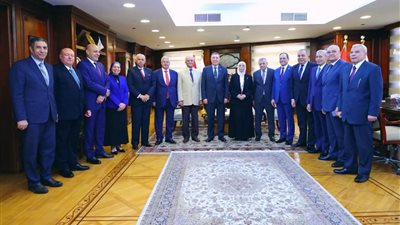 رئيس المحكمة الدستورية العليا يهنئ المستشارة هدى عيسى بتوليها رئاسة النيابة الإدارية