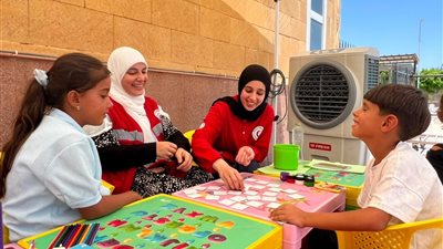 الهلال الأحمر يساند الجرحى الفلسطينيين خلال رحلة العلاج