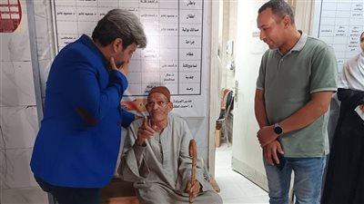 إحالة 5 عاملين للتحقيق خلال جولة مفاجئة للتأمين صحي ببني سويف
