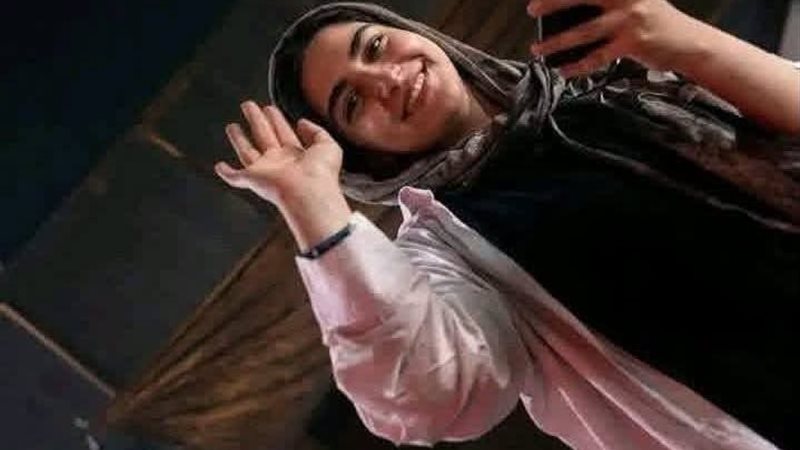 الفتاة 