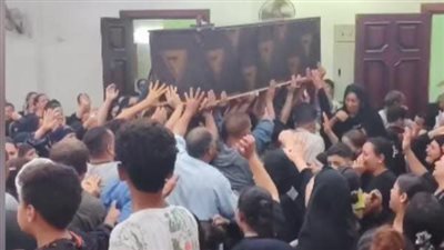 تشييع جثمان يوسف هني أول ضحايا غرق مركب الهجرة غير الشرعية قبالة ليبيا بالمنيا