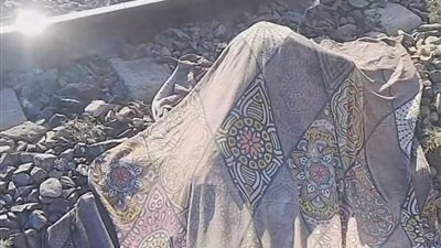 العثور على جثمان عامل بجوار السكة الحديد في الشرقية.. والنيابة تنتدب الطب الشرعي