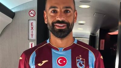 تامر أمين يهنئ محمد صلاح بعد انتقاله إلى طرابزون: استقبال جماهيري استثنائي يعكس مكانته العالمية