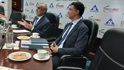 تعزيز التعاون الصناعي والاستثماري.. وزير الصناعة يبحث مع اتحاد غرف التجارة والصناعة الهندية فرص الشراكة