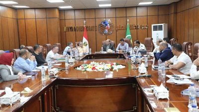 تيسيرات قانون التصالح.. محافظ المنيا يوجه بتفعيل حملات «طرق الأبواب» للوصول للمواطنين