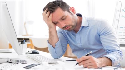 روتين صباحي خاطئ.. 10 عادات تفعلها فور الاستيقاظ تسرق وقتك وتقلل نشاطك