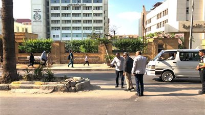 محافظ الدقهلية يوجه بمراجعة تراخيص البناء ورفع الإشغالات بغرب المنصورة 