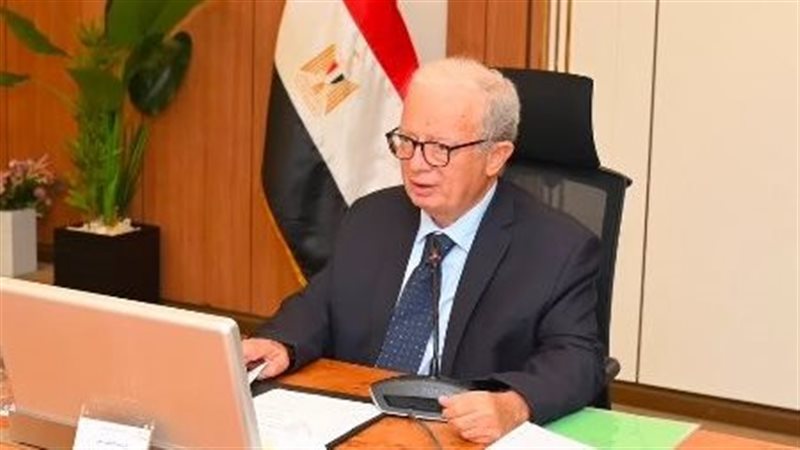 الدكتور حسين عيسى