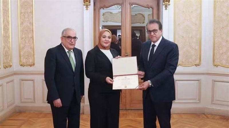 وزير الصحة خلال التكريم