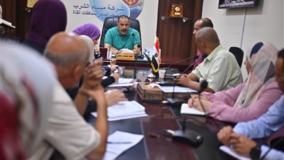 رئيس مياه القناة يعقد اجتماعًا لمراجعة منظومة السلامة والصحة المهنية