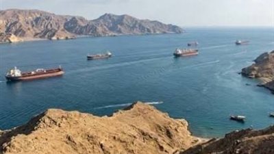 البرلمان الإيراني يوافق على مشروع قانون يحظر عبور السفن الأمريكية والإسرائيلية عبر مضيق هرمز