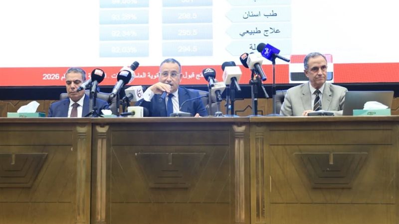  الدكتور عبدالعزيز
