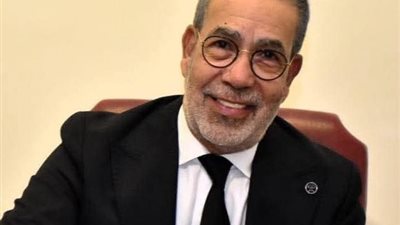 مدحت العدل: لو قالوا عايزين حق أداء علني لـ الكومبارس أنا أول واحد هدفع
