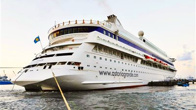 على متنها 414 راكبًا.. ميناء غرب بورسعيد يستقبل السفينة السياحية ASTORIA GRANDE