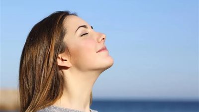 10 طرق فعالة لتهدئة الأعصاب وتقليل تأثير الضغوط اليومية