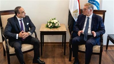 وزير البترول يبحث مع «هاليبرتون» زيادة الإنتاج بأساليب الحفر الأفقي والتكسير الهيدروليكي