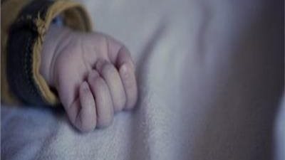 وقعت من على السرير.. التصريح بدفن رضيعة لقيت مصرعها بمدينة 6 أكتوبر