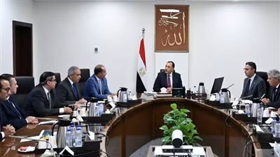 رئيس الوزراء يتابع الجهود المبذولة لتطوير آلية الدعم النقدي السلعي