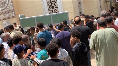  أهالي كفر الطويلة يشيعون جثماني أم ونجلها ضحيتي حادث التصادم