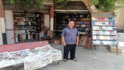 50 عامًا في خدمة القراء.. صاحب أقدم كشك صحافة بالشرقية يناشد المحافظ لإنهاء تجديد عقد الإيجار