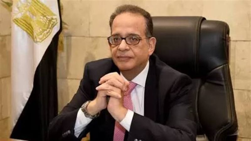 النائب طارق عبد العزيز