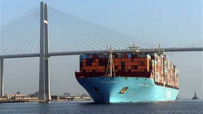 بحمولة 190 ألف طن.. قناة السويس تشهد عبور سفينة الحاويات BANGKOK MAERSK 