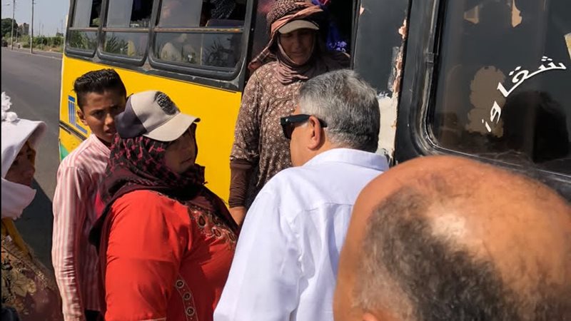 محافظ الدقهلية وعمال
