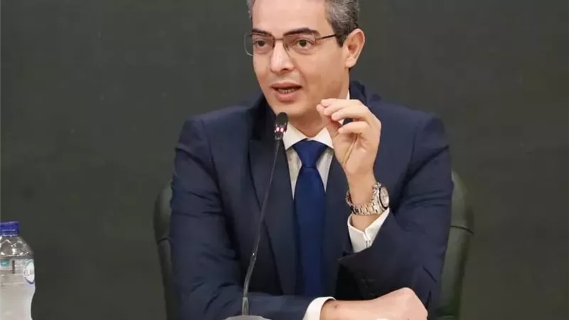 الدكتور طارق سعدة،