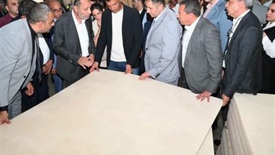 وزير الصناعة: الوزارة تضع ملف مكافحة هجرة العمالة على رأس أولوياتها