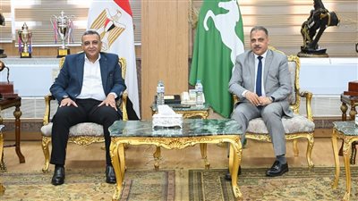 محافظ الشرقية يبحث طرق استغلال الأراضي الناتجة عن أعمال تغطية مجاري الري والصرف