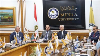 في اجتماع مجلس الجامعة.. محافظ المنيا يبحث دعم التنمية والاستعداد لسوق العمل