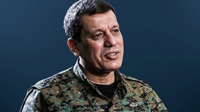 قائد قوات سوريا الديمقراطية يعلن نهاية قسد كقوة عسكرية مستقلة