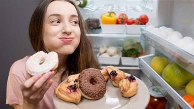 شراهة الحلويات تزعجك؟ 10 نصائح بسيطة تساعدك على تقليل تناولها دون حرمان
