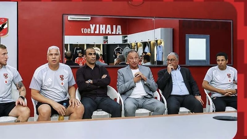 الخطيب يجتمع مع لاعبي