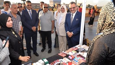 بالصور.. افتتاح بازار 