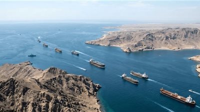 أدنى مستوى خلال 10 أيام.. تراجع حاد في حركة الشحن عبر مضيق هرمز