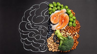 أطعمة صديقة للدماغ.. 9 اختيارات غذائية تدعم الذاكرة والوظائف العقلية