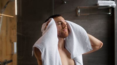 الاستحمام الدافئ ليلًا.. خطوة ضمن روتين تساعدك على نوم أعمق وأكثر راحة
