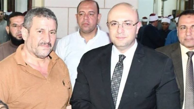 صورة وسام مع محافظ