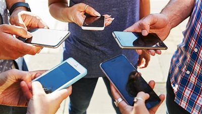 خطوط المحمول تتجاوز عدد السكان.. أرقام جديدة تكشف نمو الاتصالات