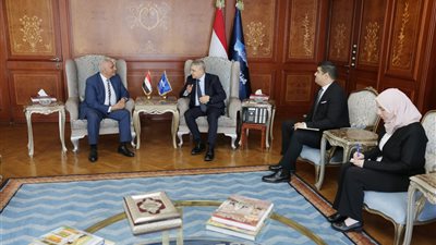 أسامة ربيع يبحث سبل التعاون مع السفير المصري ببنما