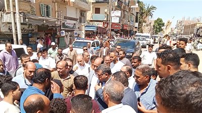 لتقاعسه عن تنفيذ قرارات الإزالة.. محافظ قنا يحيل رئيس قرية القارة للشؤون القانونية
