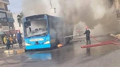 اندلاع حريق داخل أتوبيس نقل عام بمدينة نصر.. والدفع بسيارات الإطفاء