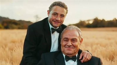 بصوره في فترة شبابه.. أحمد الفيشاوي يستعيد الذكريات مع والده 