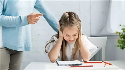 طفلك يرفض توجيهاتك.. احذر أسلوب التواصل الخاطئ قد يزيد من عناده