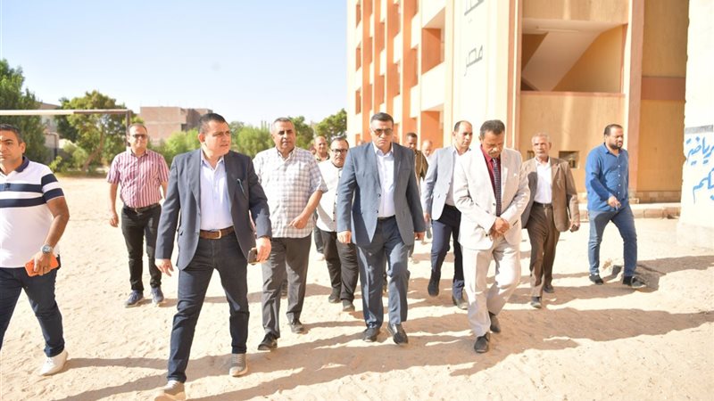 من زيارة محافظ قنا