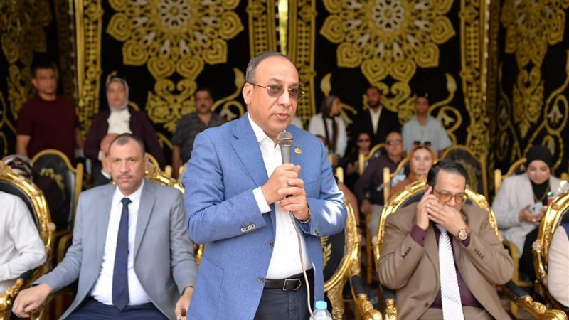 خلال المؤتمر 