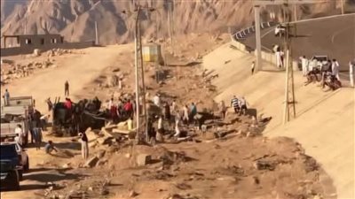 راح ضحيته 17 شخصًا.. تفاصيل حادث انقلاب أتوبيس على طريق دهب – نويبع