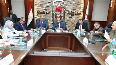 محافظ سوهاج يلتقي أعضاء مجلس النواب لبحث سبل تلبية احتياجات المواطنين